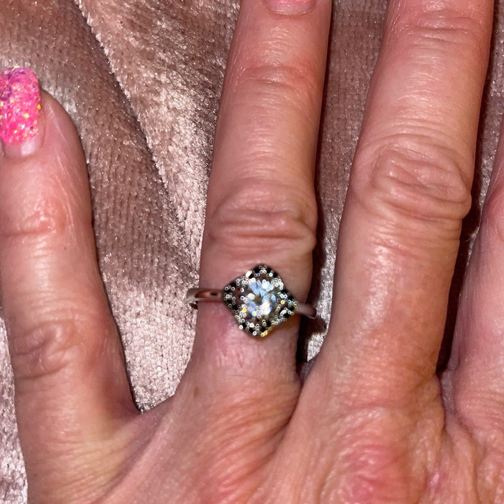 fragrant jewels ring size 6 silvertone diamond look stone